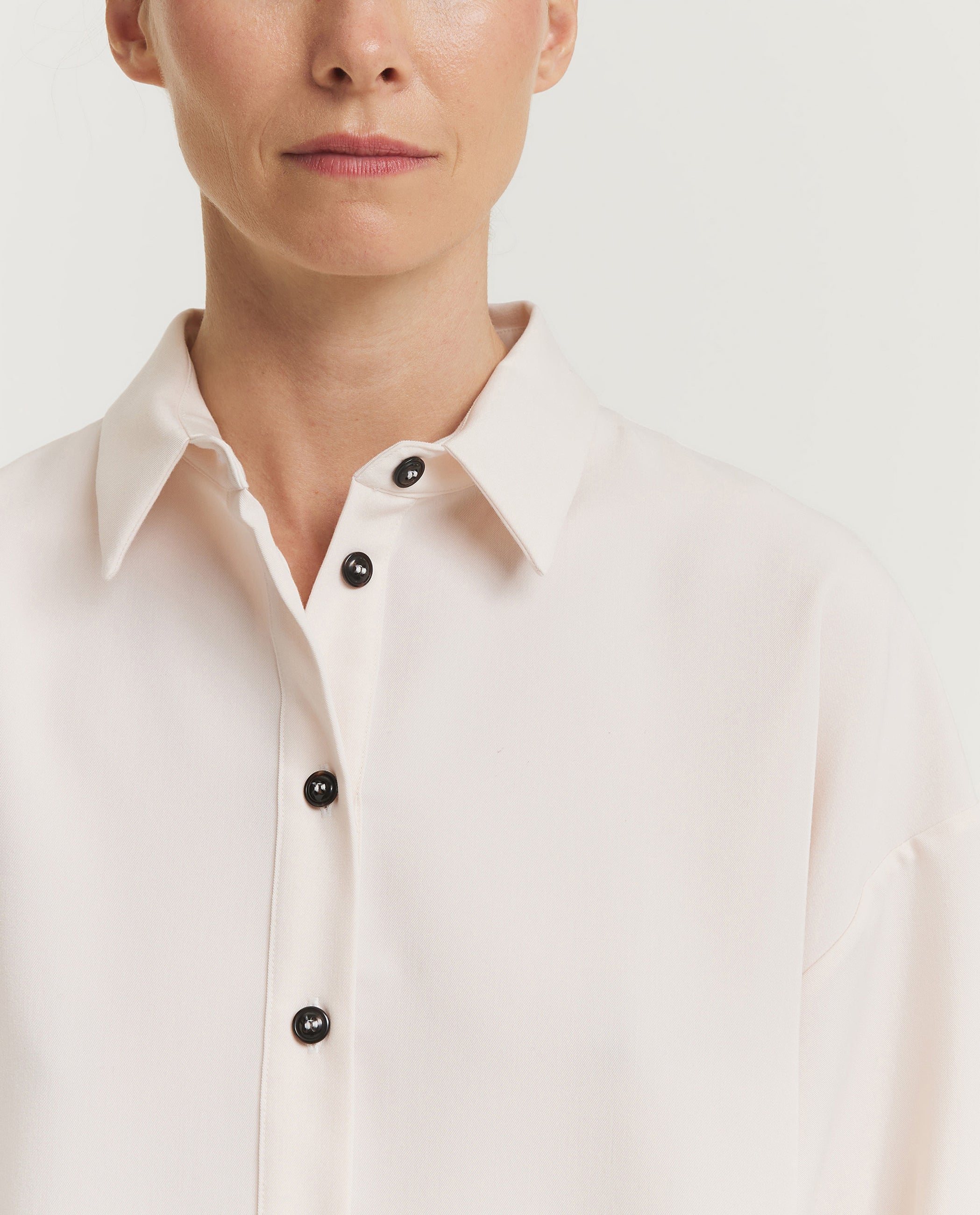 Slight Cropped Blouse