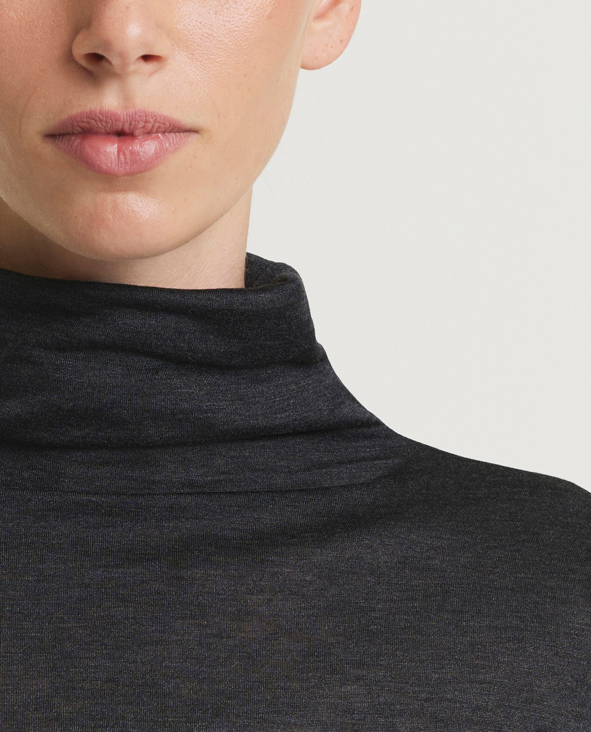 T-shirt turtleneck 
