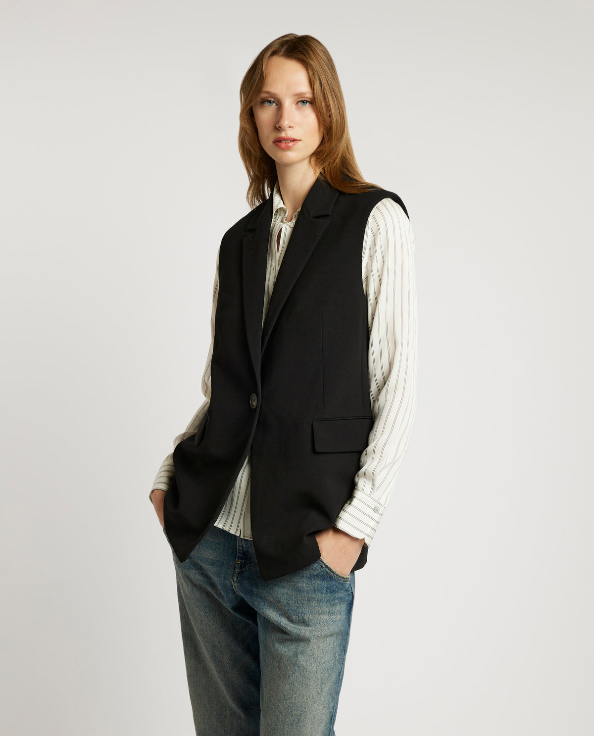 Sleeveless blazer