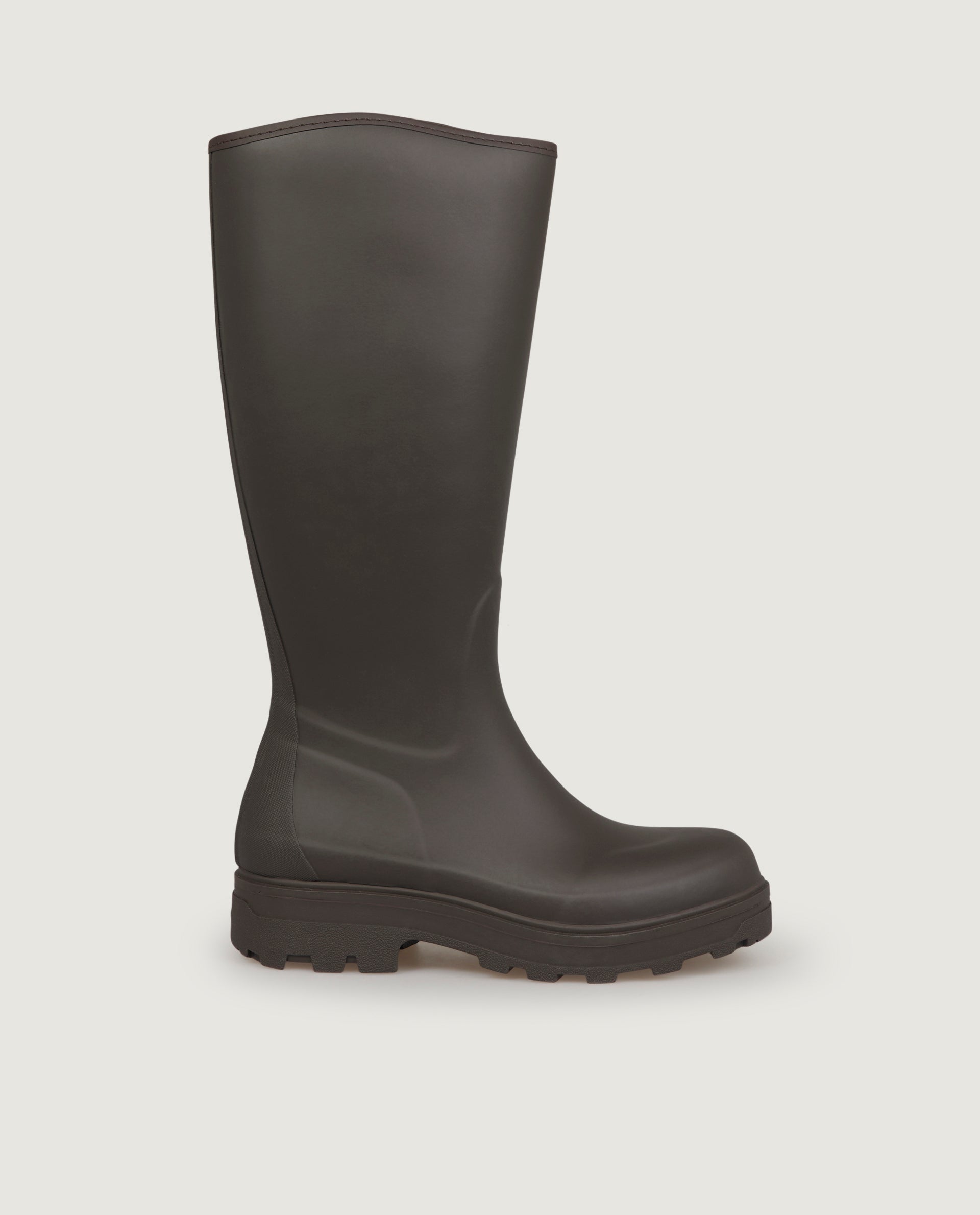 High rubber boots 
