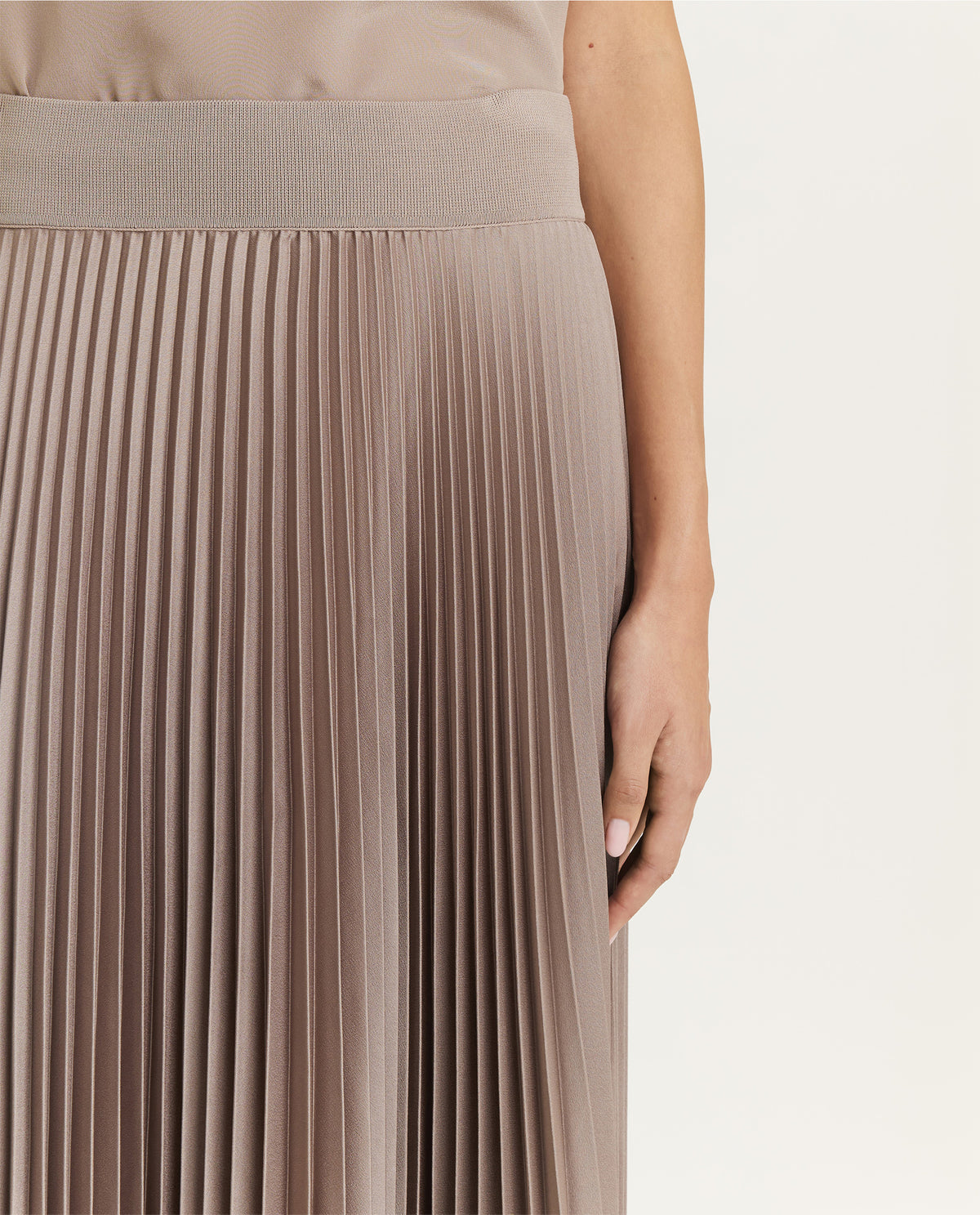 Asymmetrical plissé skirt