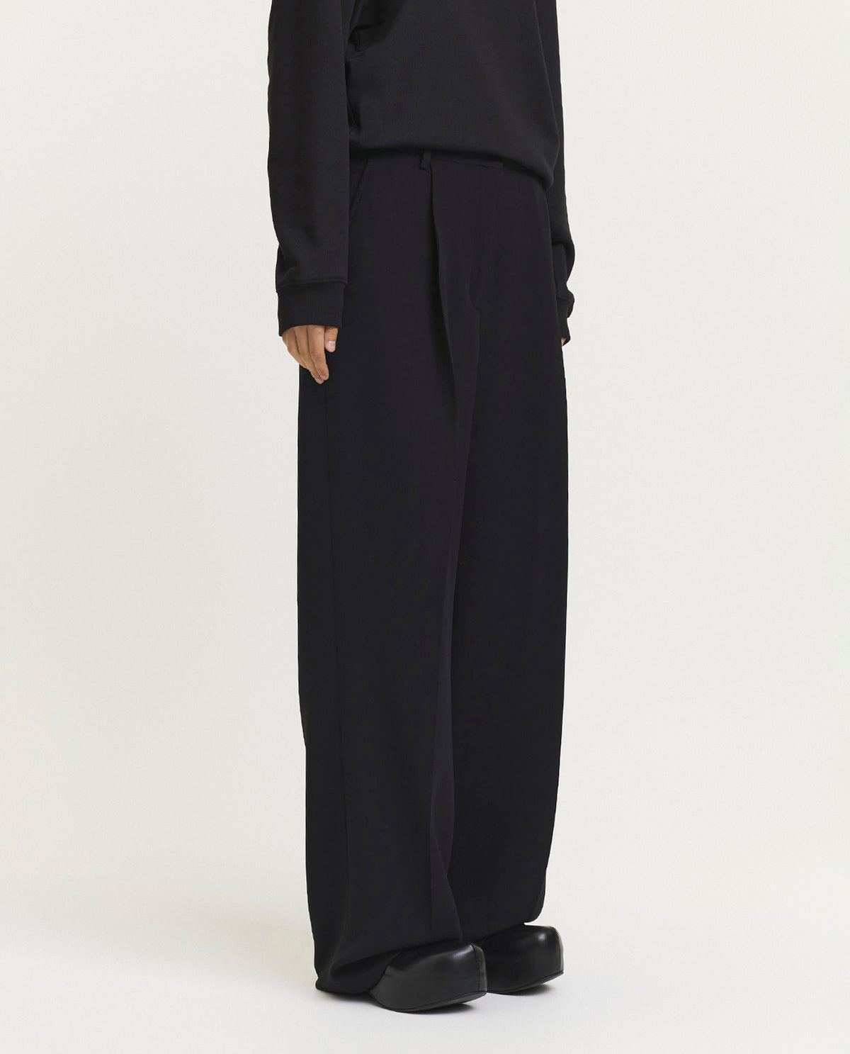 Wide leg trousers

