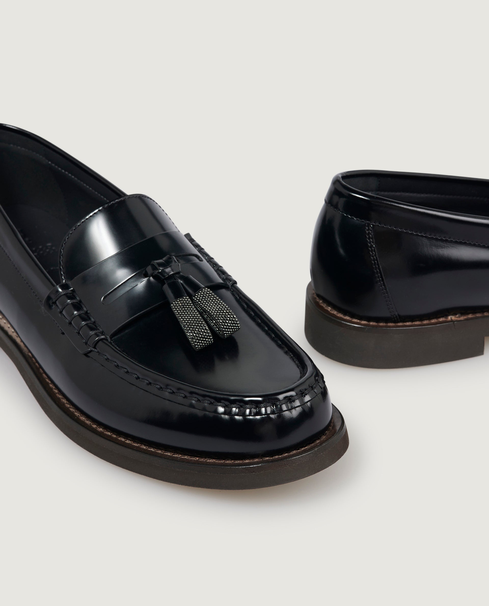 Loafers with monili