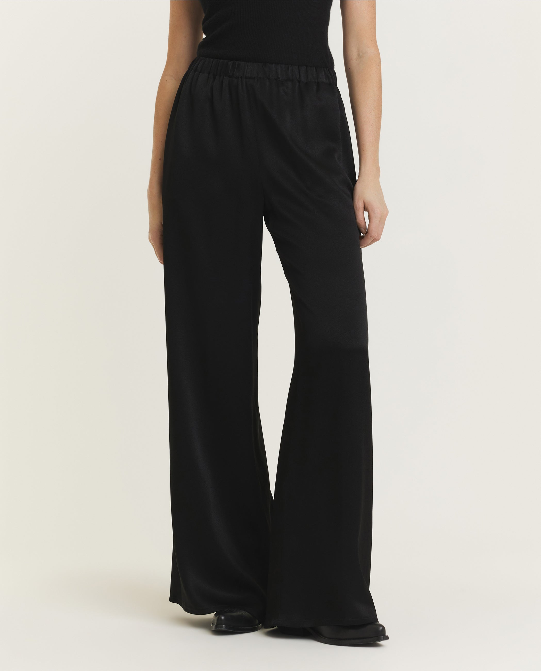 Wide leg trousers