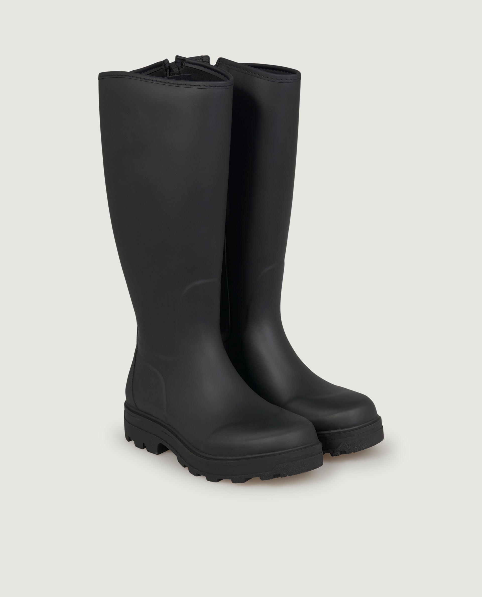 High rubber boots 
