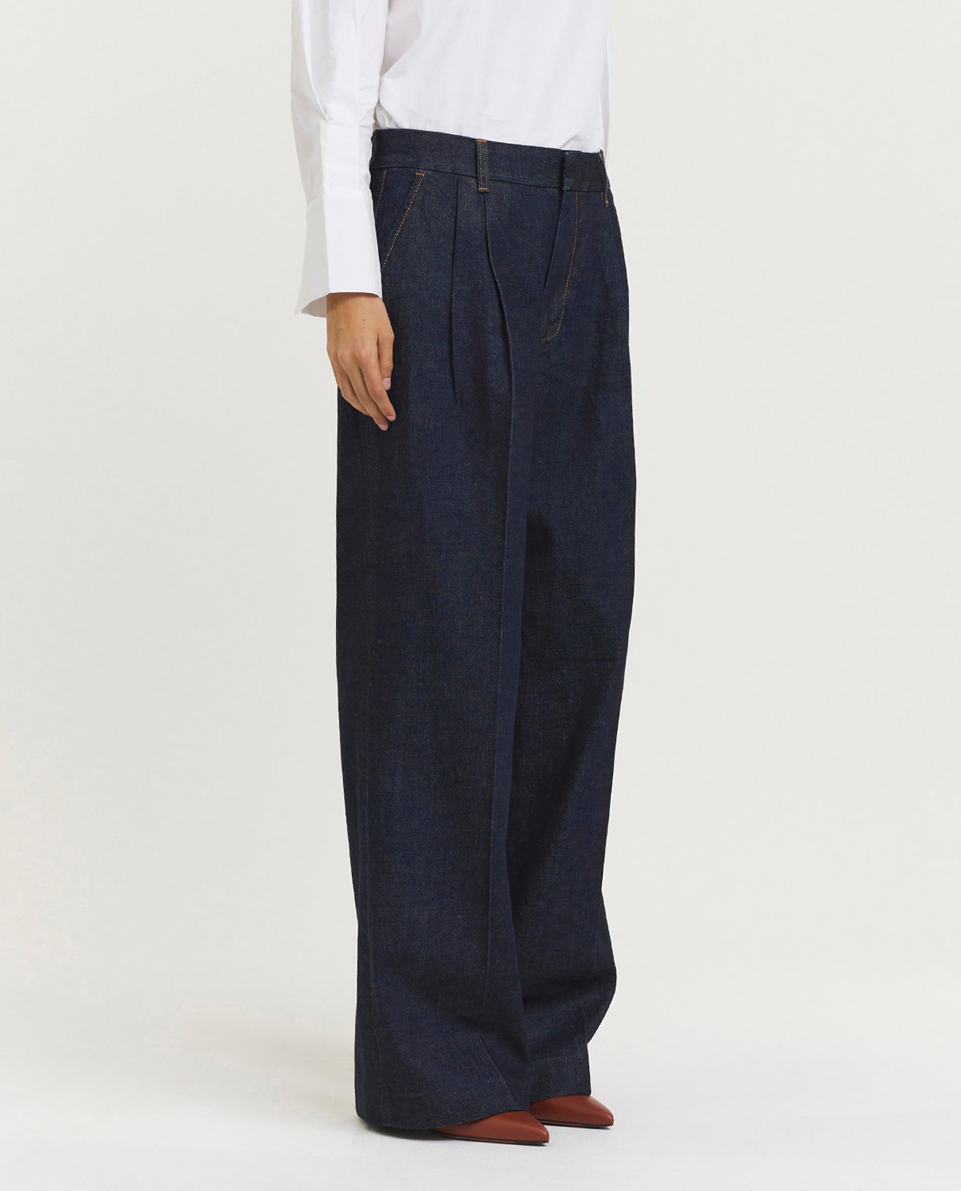 Wide leg trousers