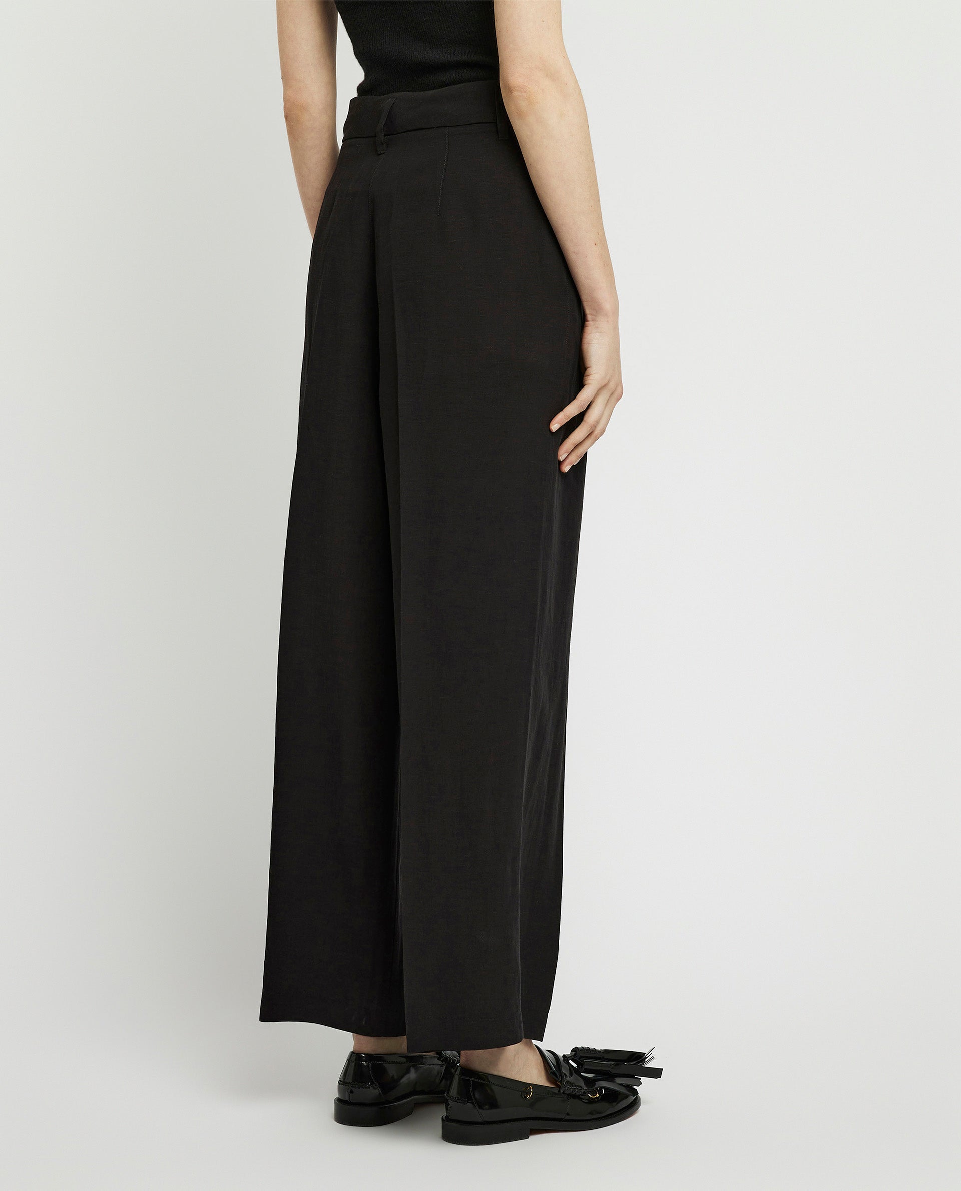 Wide leg trousers