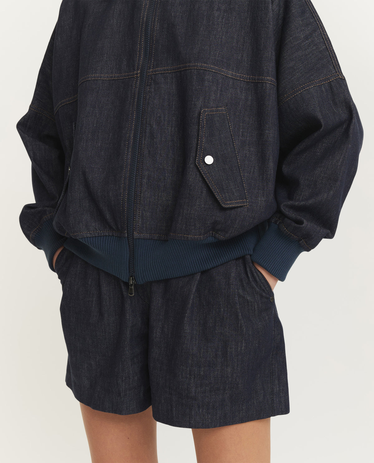c/5/3/7/c53741c656fa987388864066baf0273c8ce1d2f3_444U0100223482A_p4.jpg