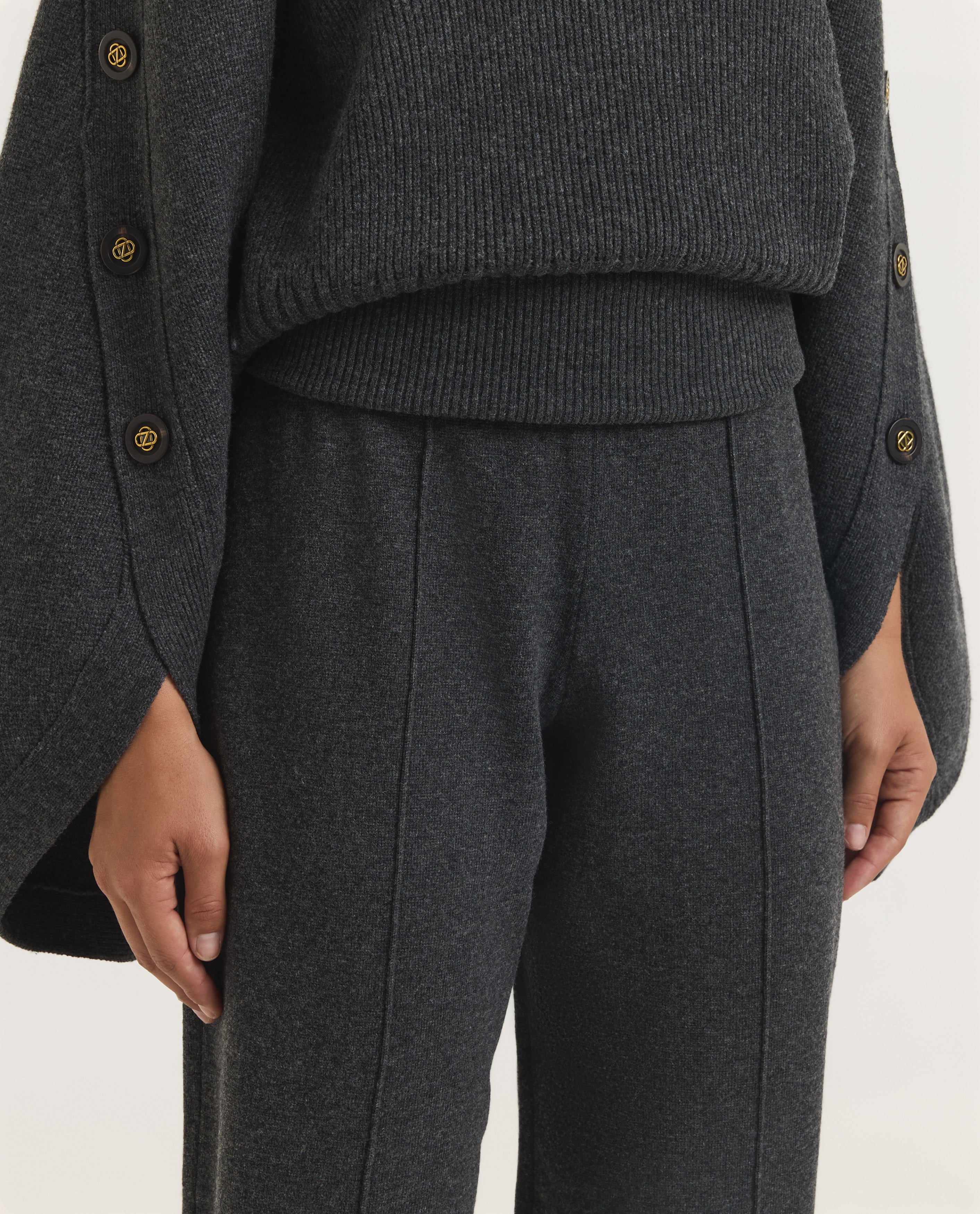 c/6/f/1/c6f1e5e54d33d3b536ac73e668881cd440702cc5_430W910042WO740_5.jpg