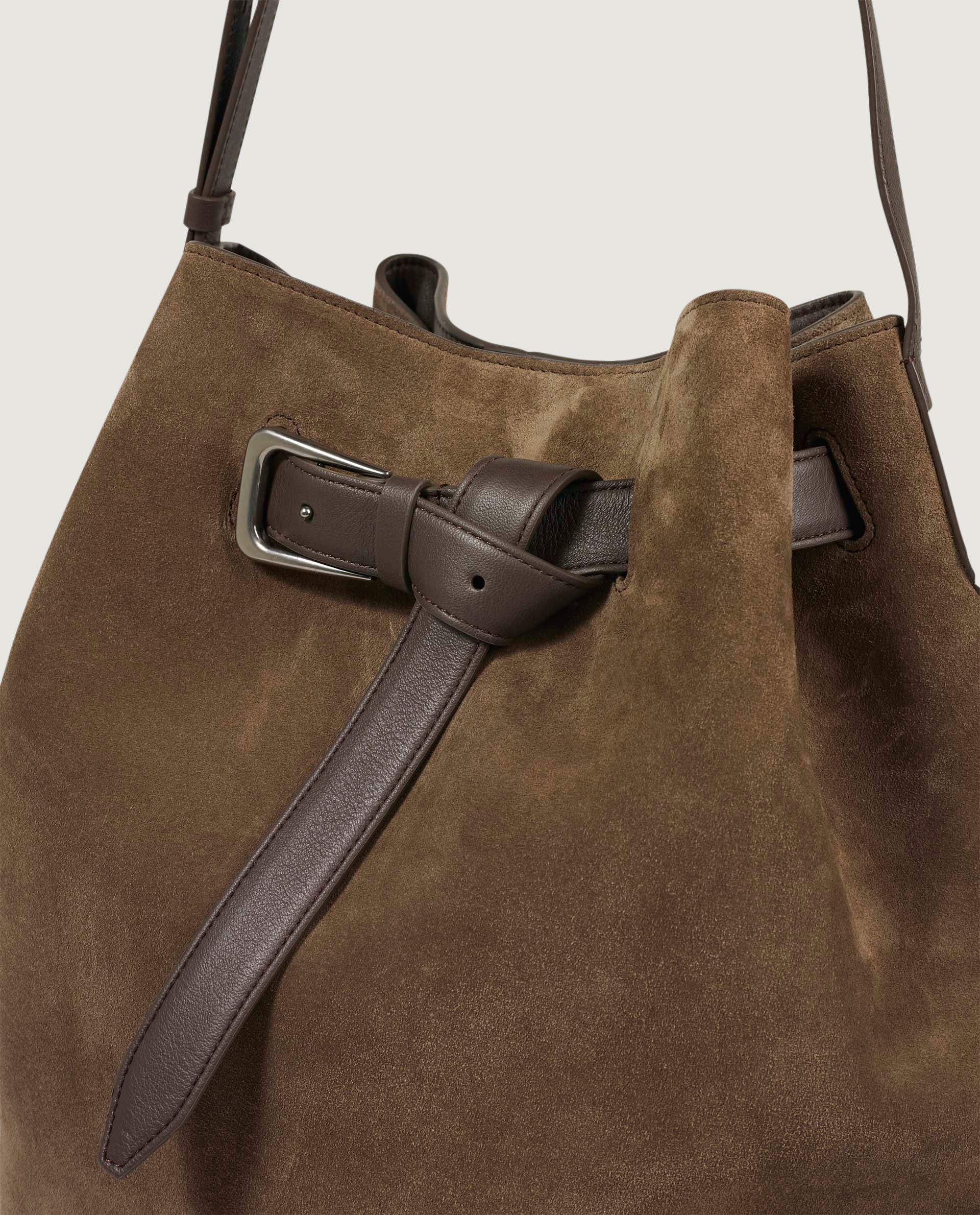 Leather bucketbag