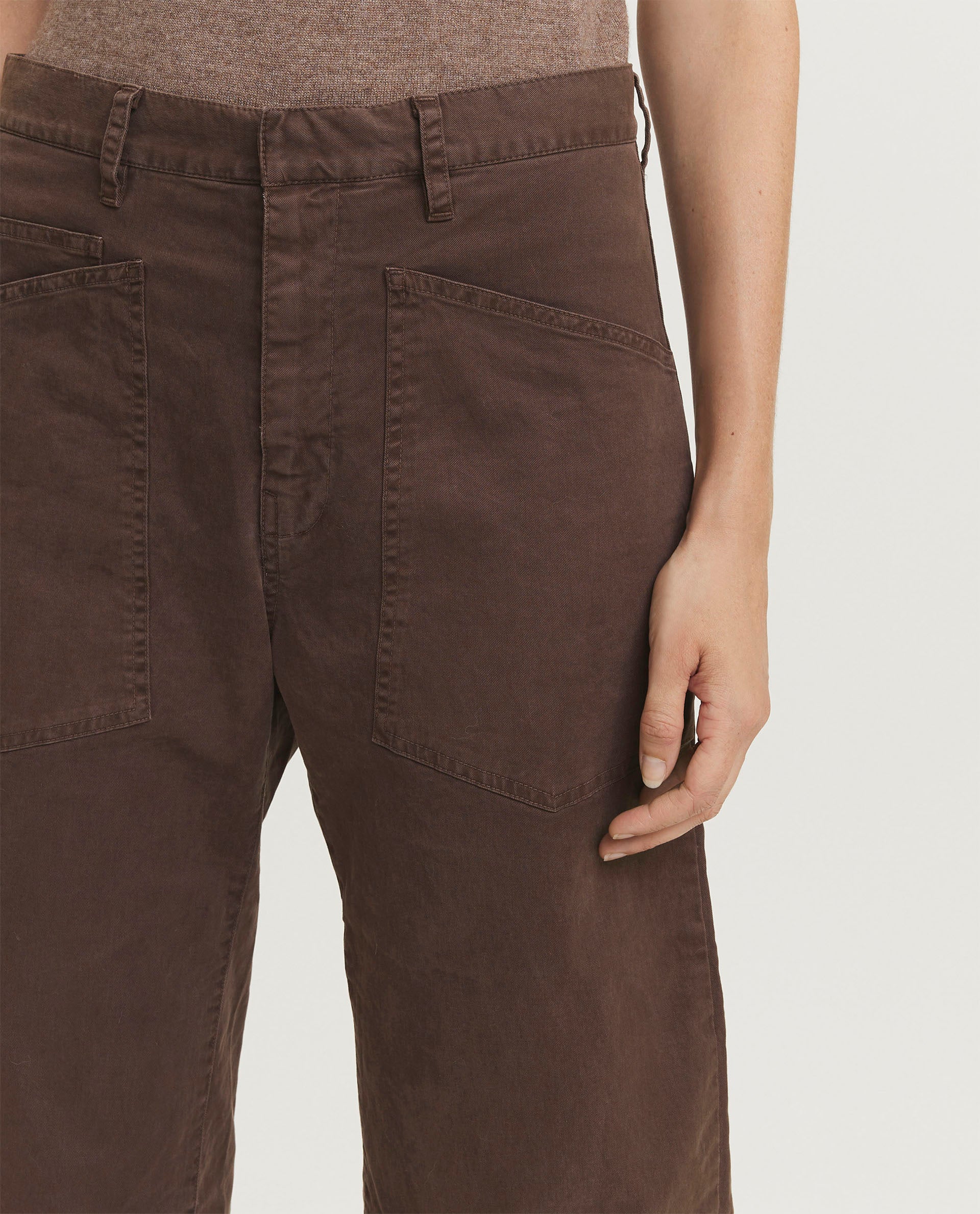 Mid-rise pants

