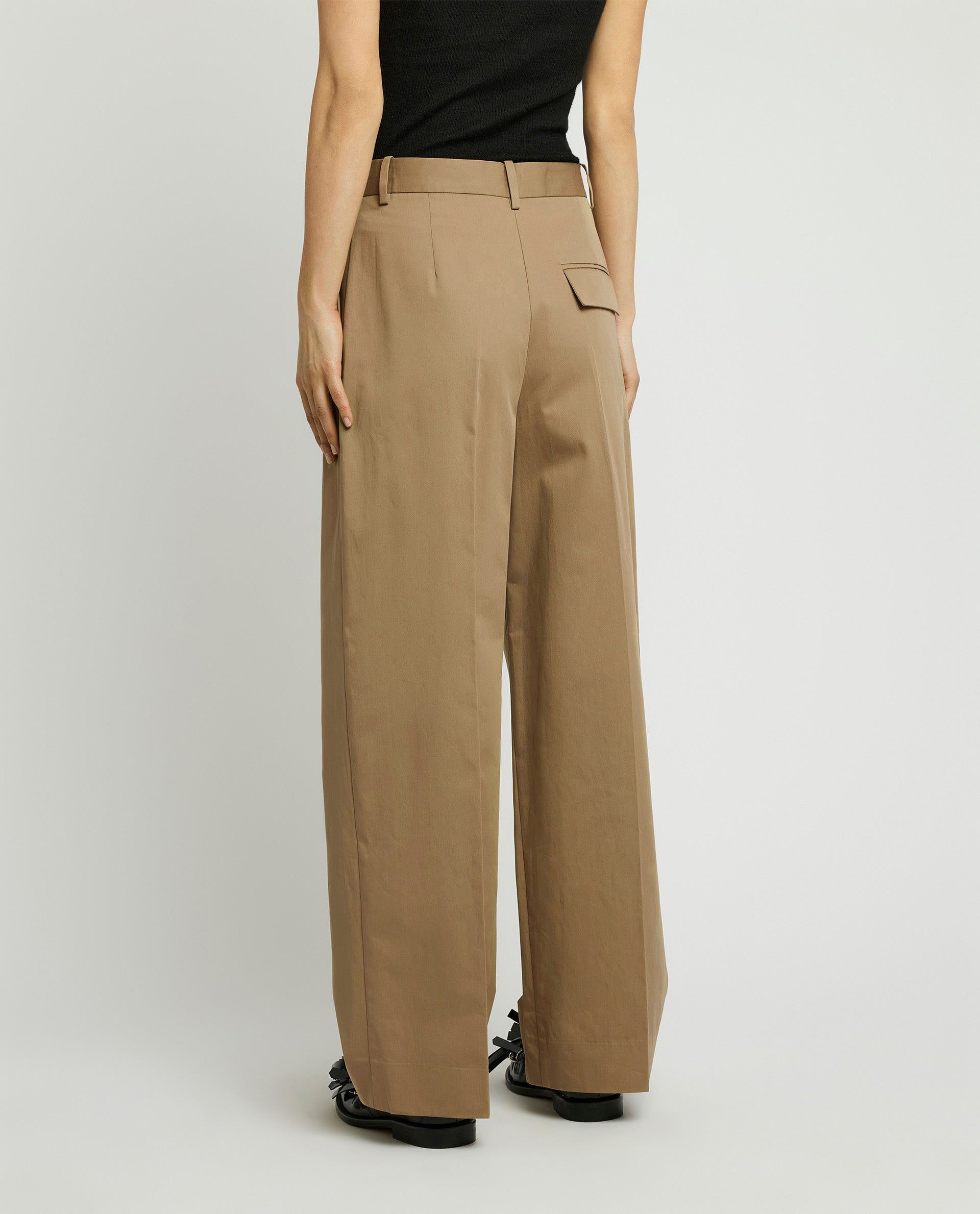 Wide leg pants