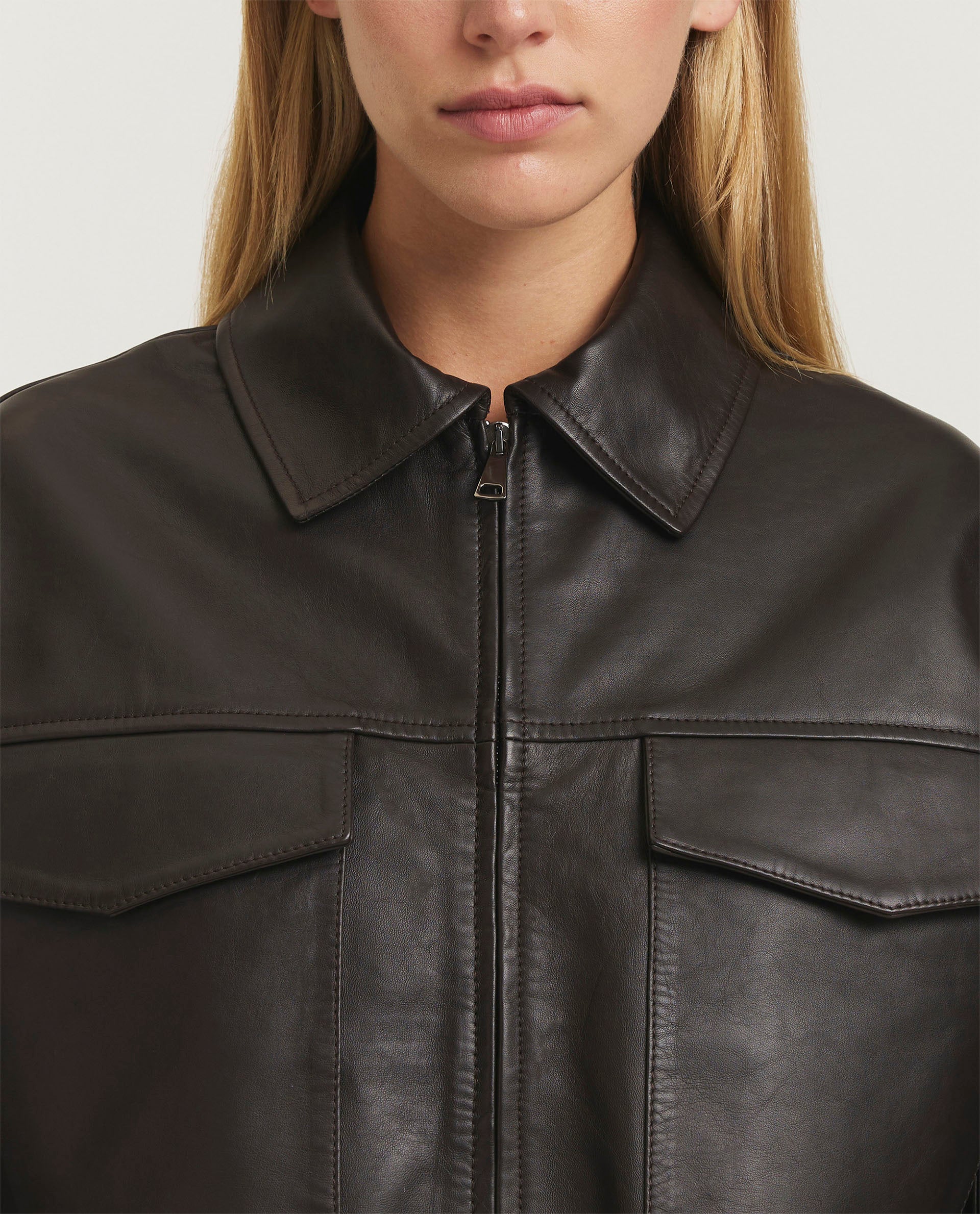 Short leather jacket
