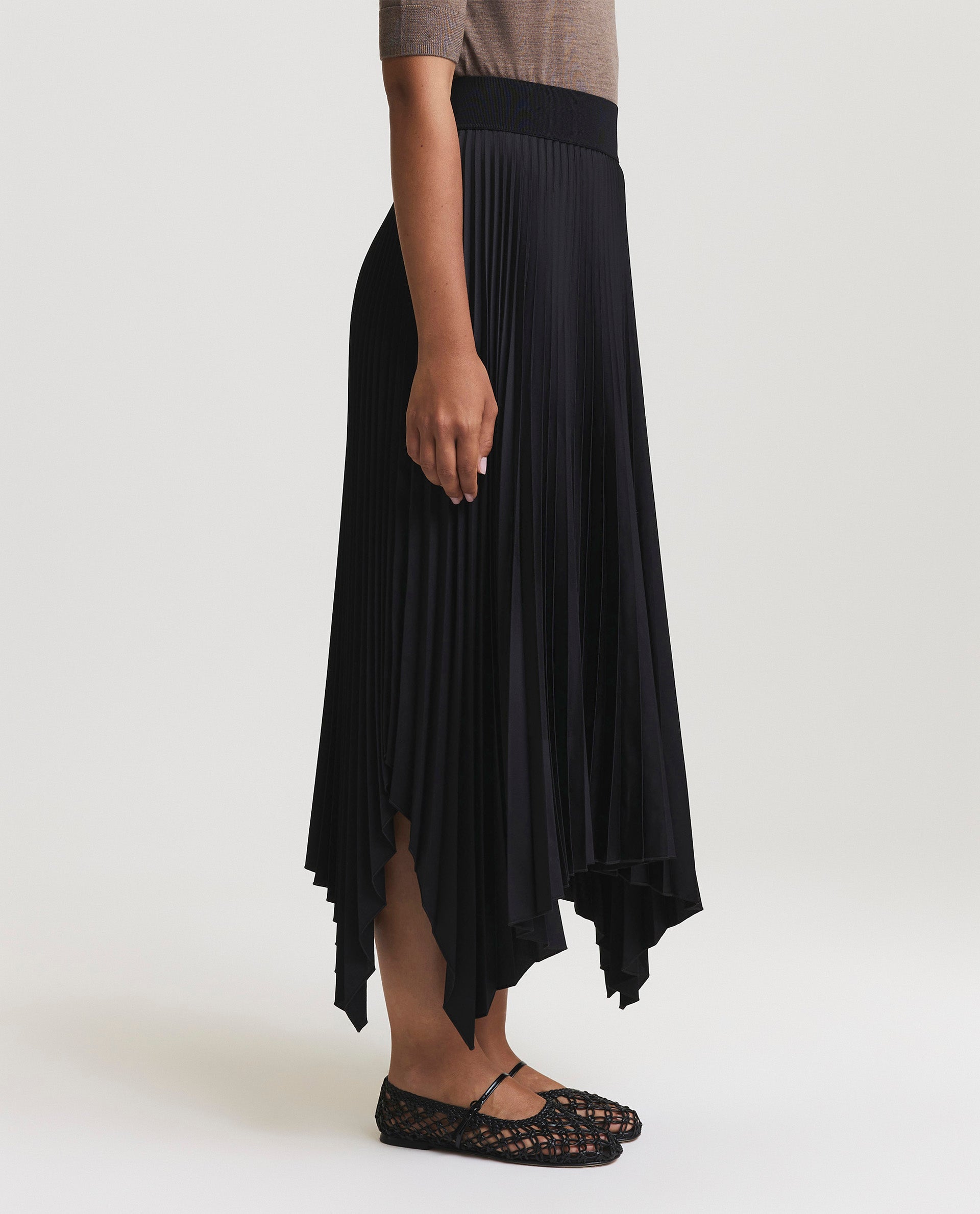 Asymmetrical plissé skirt