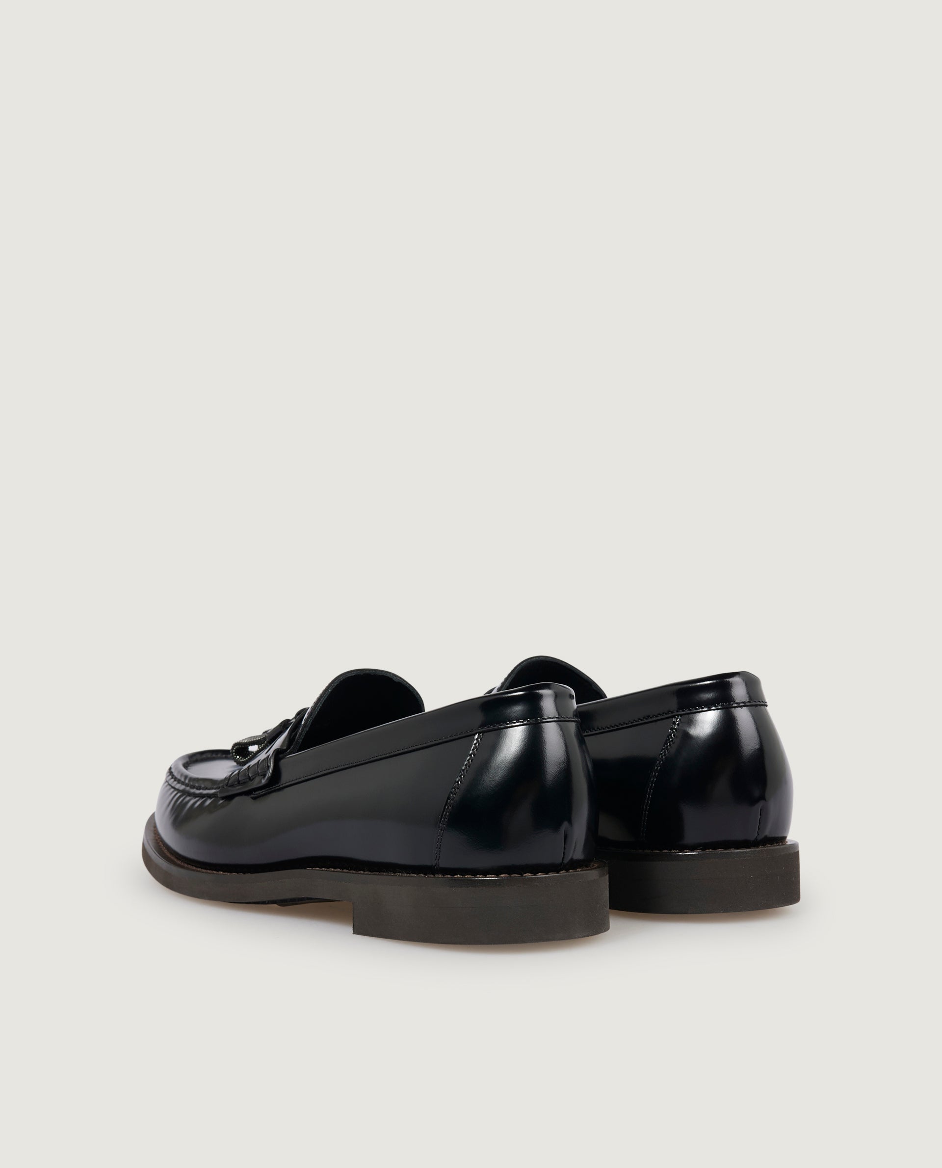 Loafers with monili