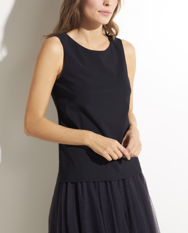 Sleeveless top in light quality