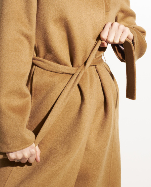 Cashmere coat with belt