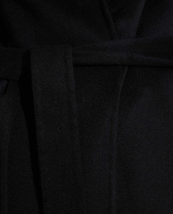 Cashmere coat with belt