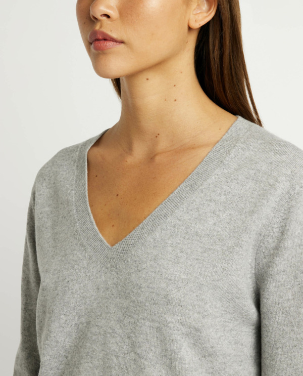 Cashmere V-neck sweater 