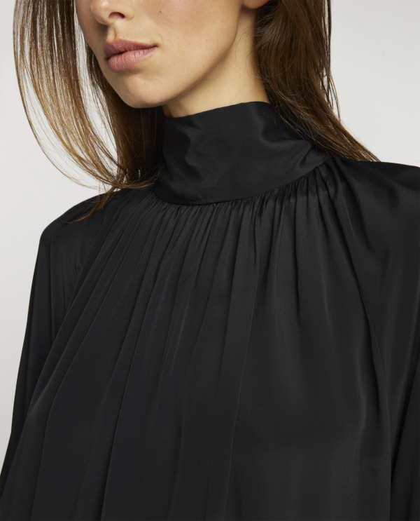 Voluminous blouse