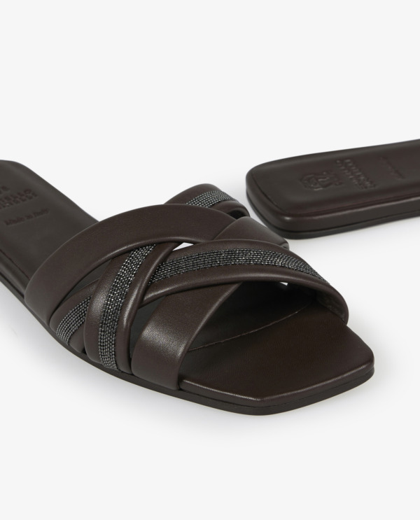 Leather slippers with monili