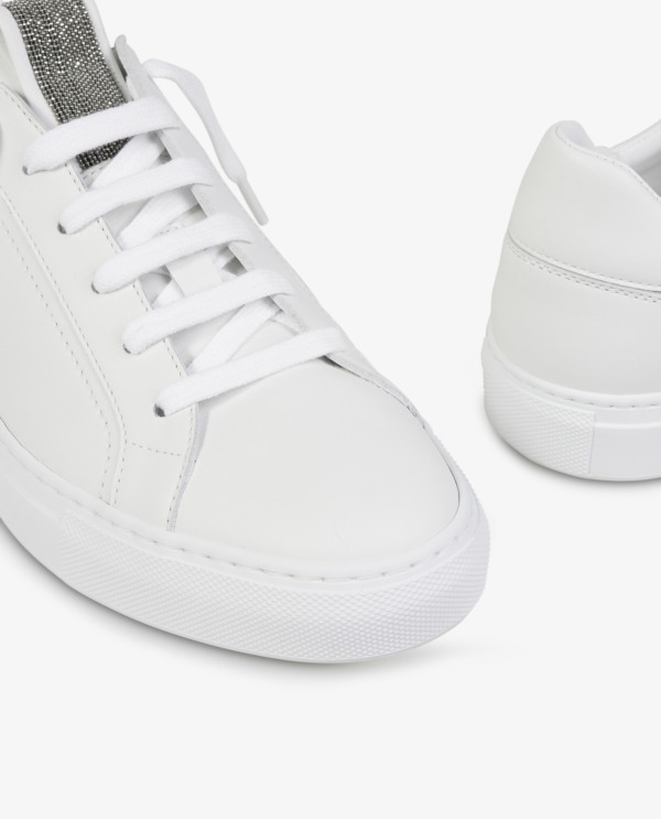 Sneakers met monili