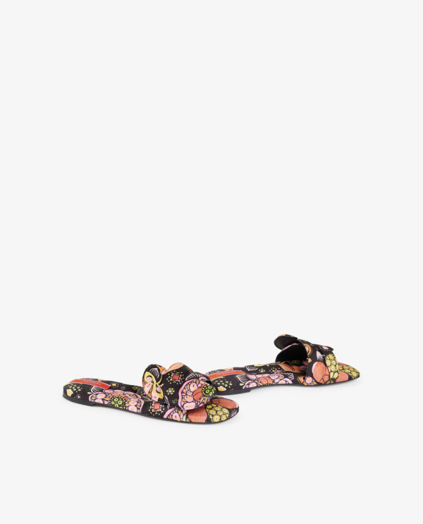 Slippers with print